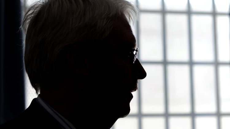 Jörg-Uwe Hahn: Die Linke will ihn aus dem Amt Jagen.