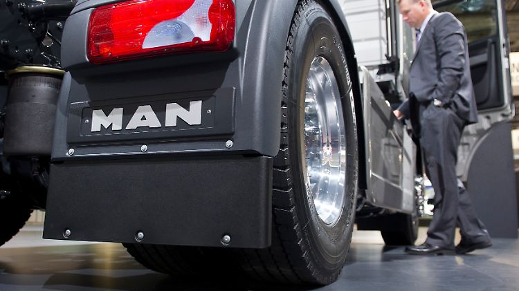 Solche Schuhe sieht die Zugmaschine selten: In der Praxis achten "Commercial Vehicles" mehr auf sorgfältige Pflege, ausreichend Öl und einen ruhigen Gasfuß.