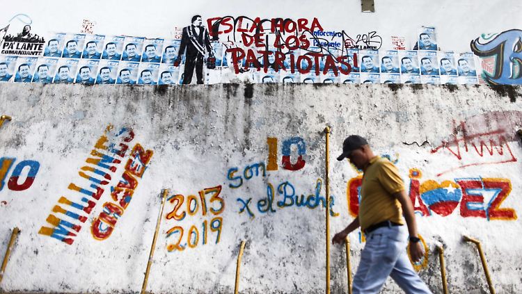 Venezuela hat seine Landeswährung Bolivar zum Dollar kräftig abgewertet. 