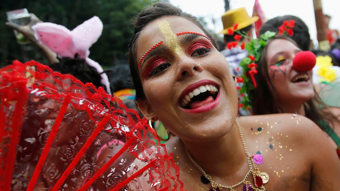2013-02-09T144352Z_01_SMS02_RTRMDNP_3_BRAZIL-CARNIVAL.JPG3200250357984921071.jpg