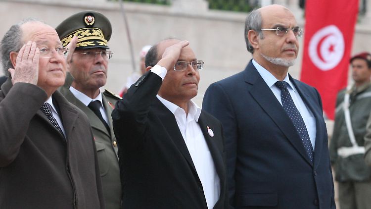 Die Partei von Präsident Marzouki (m.) zieht ihre Minister aus der Regierung Jebalis (r.) ab.