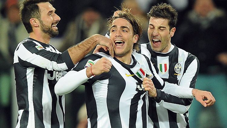 Auf Titelkurs: Turins Alessandro Matri bejubelt sein Tor gegen Florenz.