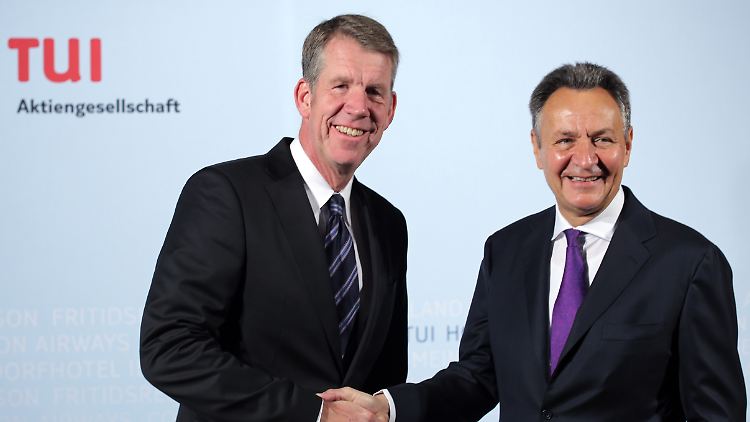 Vorstandswechsel: Michael Frenzel (r.) legt die Zügel in die Hände von Friedrich Joussen.