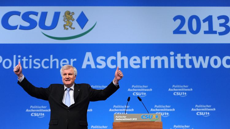 Seehofer macht es sich leicht mit dem politischen Gegner. Seine Partei steht bei den Wählern hoch im Kurs.