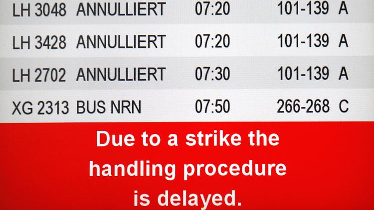 Ein Bild, das auch am Donnerstag wieder blüht, wenn das Sicherheitspersonal am Düsseldorfer Flughafen streiken will.