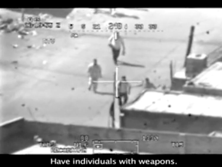 "Personen mit Waffen", glaubt die Besatzung zu erkennen - doch die vermeintlichen Waffen sind nur Kameras.