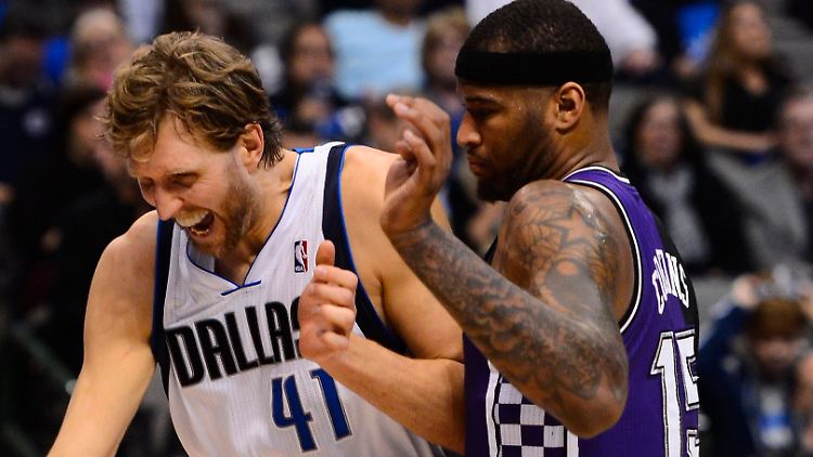 Machte gegen Sacramento 17 Punkte: Dirk Nowitzki (l.), hier im Duell mit DeMarcus Cousins.