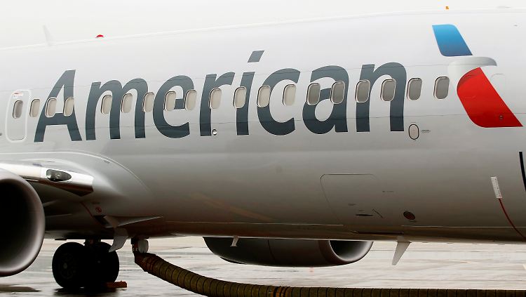 Neues Design: Auf dem Rumpf einer Boeing 737-800 prangt das neue Logo der American Airlines.