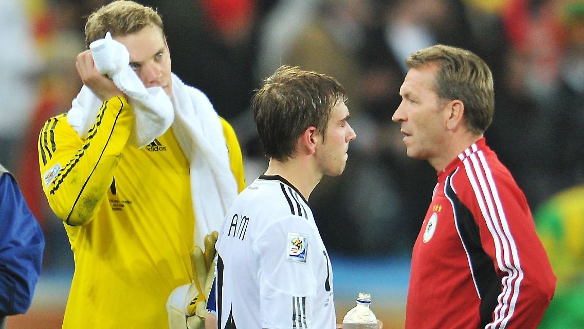Aus und vorbei: Manuel Neuer, Philipp Lahm umd Bundestorwarttrainer Andreas Köpke.