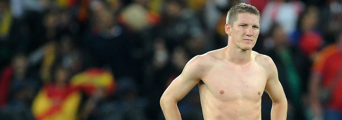 Er sieht dann doch so aus, als habe er erst einmal keine Lust auf Fußball: Bastian Schweinsteiger.