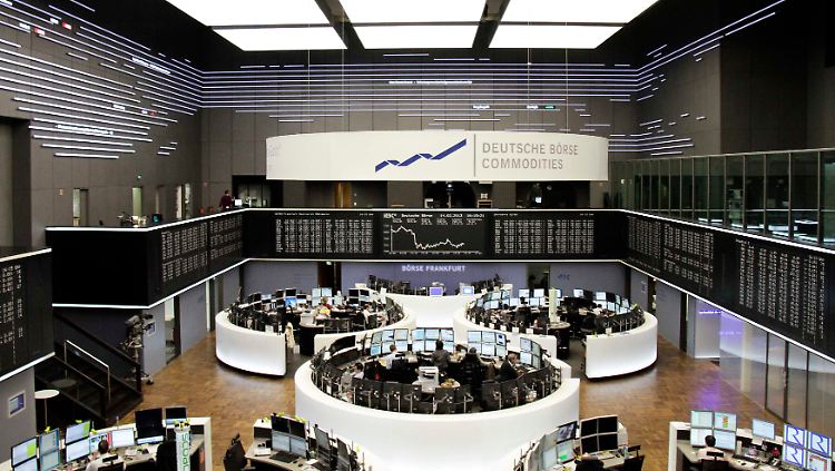 Der Dax am Donnerstag: Der Einschlag der Eurozonendaten ist auf der Kurstafel gut zu erkennen.
