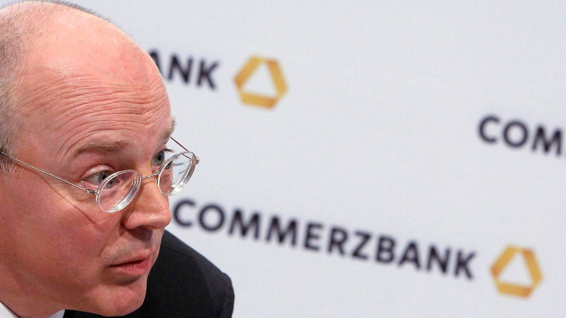 2013-02-15T111126Z_01_NIL08_RTRMDNP_3_COMMERZBANK-RESULTS.JPG2997809537929895862.jpg