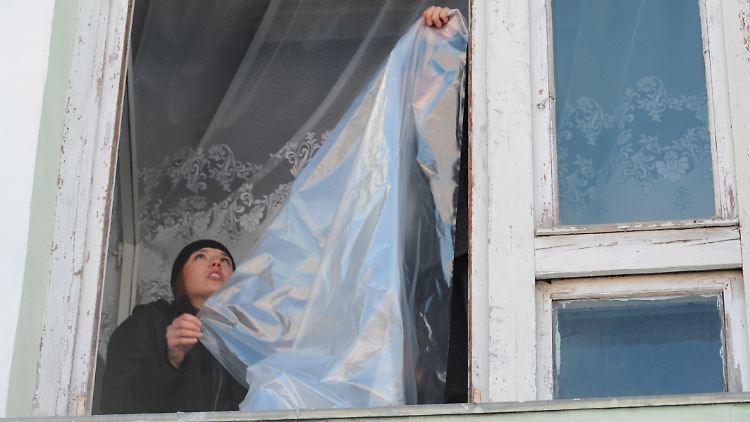 Die Druckwelle des Meteoritenregens zerstörte zahlreiche Fenster - und das bei eisigen Temperaturen.