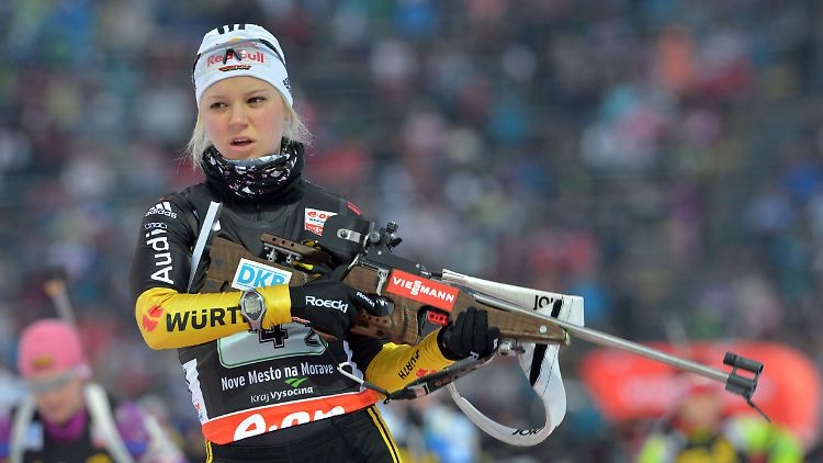 Miriam Gössner muss mehrere Male nachladen.