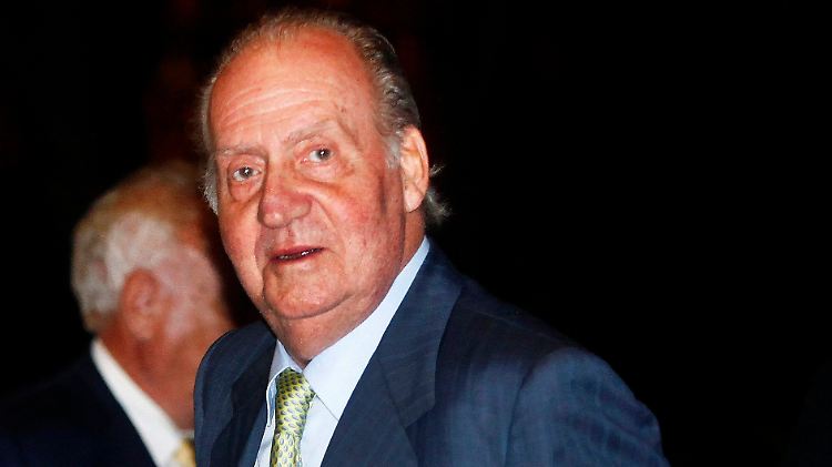 Juan Carlos geht an Krücken.