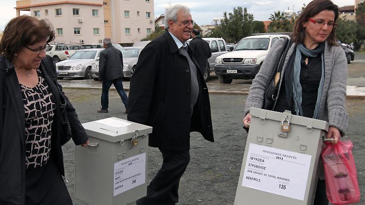 Wahlvorbereitungen in Nicosia. Auch bei der Präsidentschaftswahl steht die wirtschaftliche Situation im Mittelpunkt. 