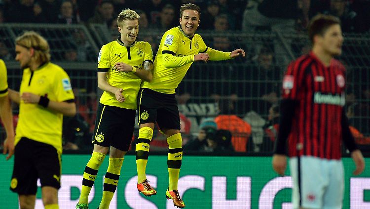 Vollstrecker Marco Reus beim Jubelsprung mit seinem kongenialen Spielpartner Mario Götze.