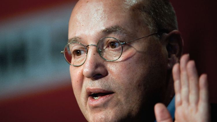 Gregor Gysi versichert: Er habe "zu keinem Zeitpunkt über Mandanten oder sonst jemanden wissentlich und willentlich an die Staatssicherheit berichtet".