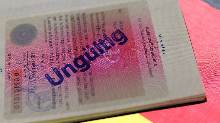 Den Deutschen Pass darf in der Regel nur behalten, wer sich gegen andere Staatsbürgerschaften entscheidet.