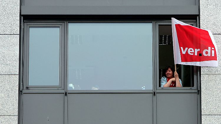 Die Dienstleistungsgewerkschaft Verdi fordert mehr Geld für die Angestellten der Länder.