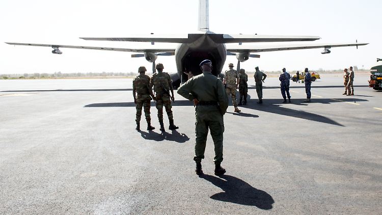 Transall-Maschinen der Bundeswehr operieren bereits von der Hauptstadt Bamako aus.