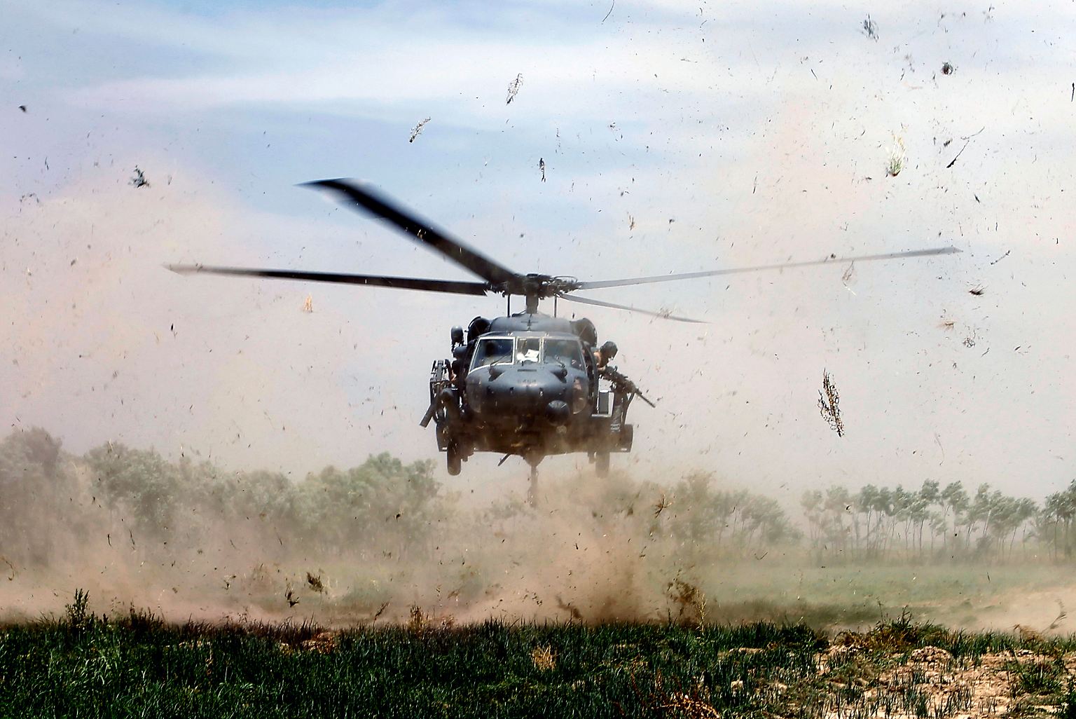 Wie kommen die Waffen in die Welt? Wer beliefert Militärs mit neuester Rüstungstechnik? Und: Wohin fließen die Milliarden aus den Staatsetats für Verteidigung?