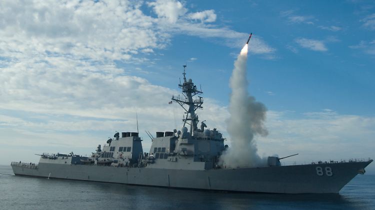 Experten rechnen damit, dass Syrien mit Raketen angegriffen wird, die von Schiffen im Mittelmeer abgefeuert werden.