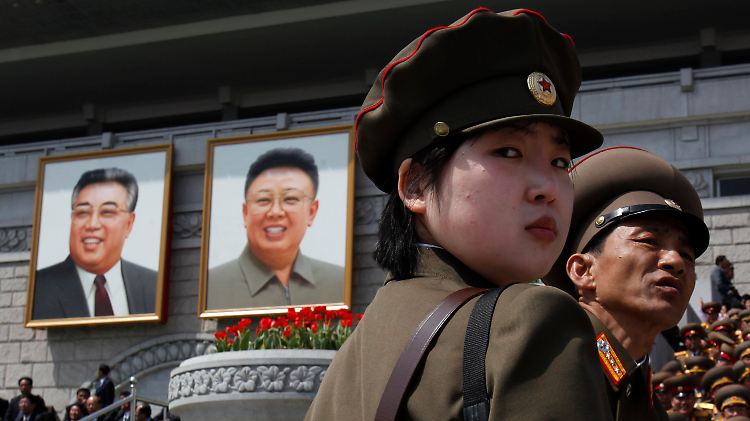 Ein ausufernder Führerkult soll in Nordkorea die sozialen Spannungen, die vor allem durch Armut und Unfreiheit entstehen, ausgleichen.