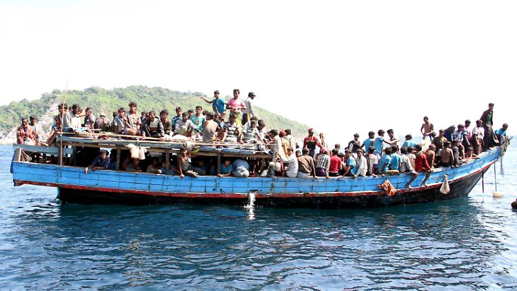 Diese Flüchtlinge erreichen nach der Überfahrt Malaysia. Über ihr weiteres Schicksal ist nichts bekannt.
