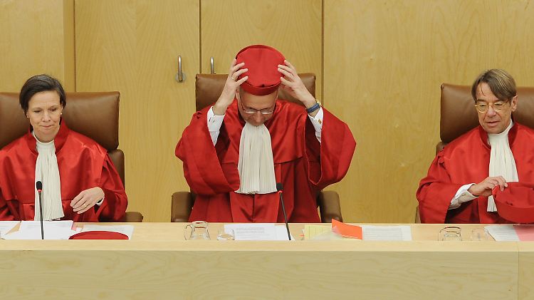 Der Erste Senat des Bundesverfassungsgerichts verkündet das richtungsweisende Urteil.