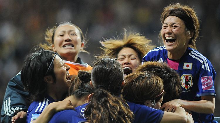 Japans Fußballfrauen feiern den WM-Titel, die Anleger die angekündigte lockerere Geldpolitik der Bank of Japan.