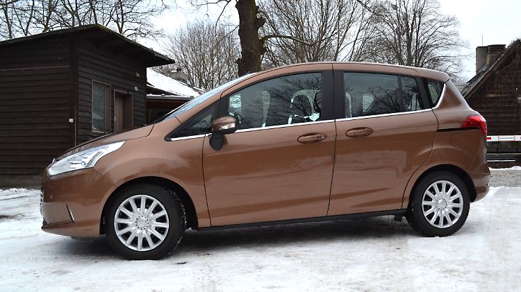 In der Seitenansicht wirkt der kompakte Mini-Van B-Max von Ford schnittig.