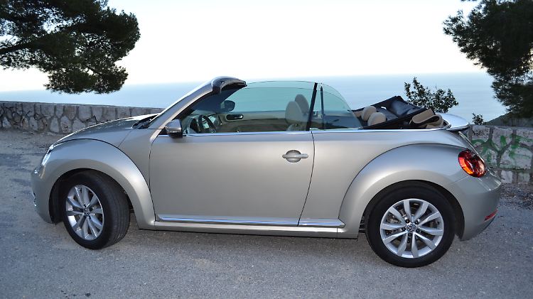 Das Beetle-Cabrio gibt es mit durchaus potenten 105 PS, die aus einem 1,2-Liter Vierzylinder geschöpft werden ab 18.800 Euro.