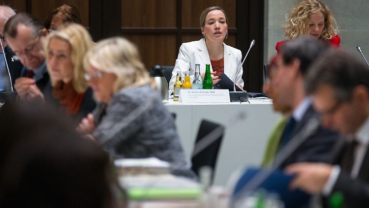Familienministerin Schröder will im Zweifel dafür sorgen, dass zumindest der Bund seinen Anteil zahlt.
