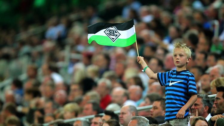 Alle nach Rom: Mehr als 10.000 Fans unterstützen die Borussia aus Mönchengladbach gegen Lazio.