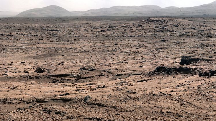 Die Mars-Oberfläche aus Sicht des Nasa-Rovers Curiosity.