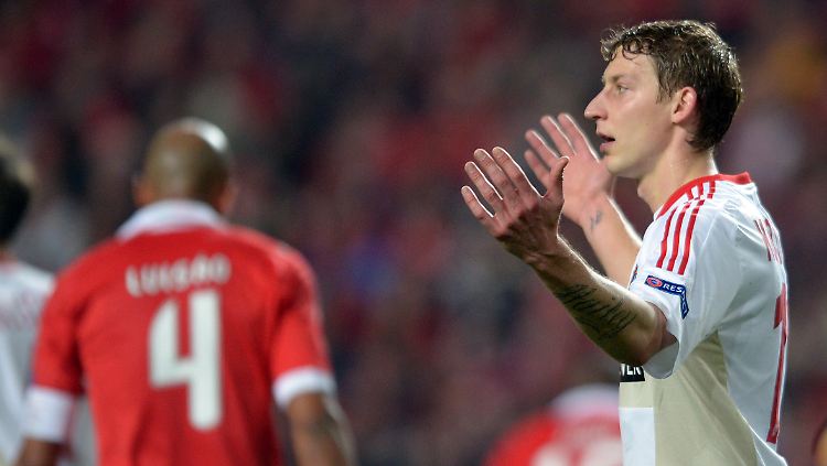 Das gibt's doch nicht: Leverkusens Stürmer Stefan Kießling nach einem Tor, das der Schiedsrichter nicht anerkennen wollte.