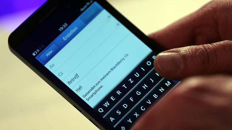 Blackberry Z10: Demnächst auch im deutschen Handel. Das Q10 mit der klassischen Tastatur folgt später.