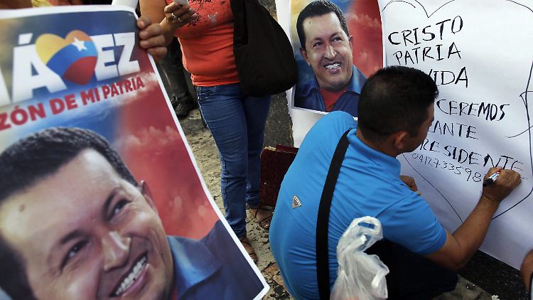 Die Anhänger von Hugo Chávez hoffen, dass der Präsident wieder gesund wird.
