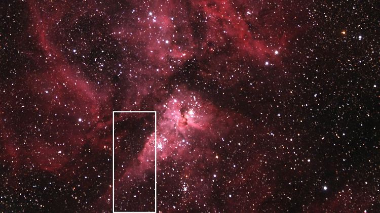 Der Asteroid 2012 DA14 und der Eta- Carinae-Nebel - weiß gekennzeichnet der Weg des Asteroiden, der kürzlich der Erde relativ nahe kam.