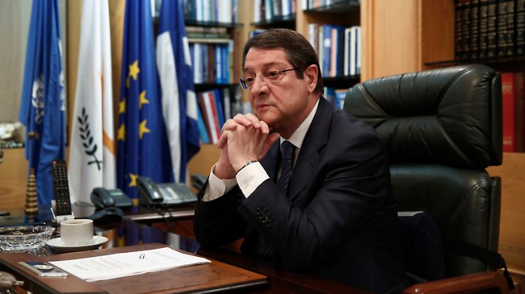 Anastasiades soll das Präsidentenamt am Freitag übernehmen. Der Druck auf ihn ist schon jetzt gewaltig.