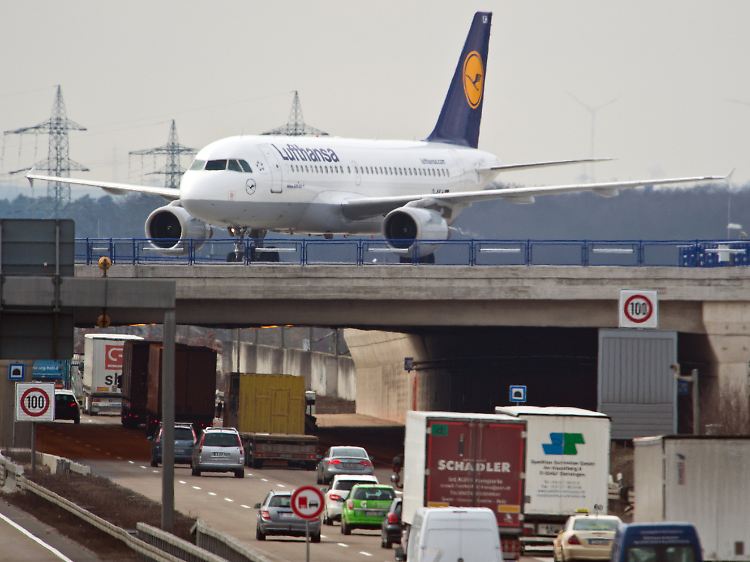 Am Frankfurter Flughafen.