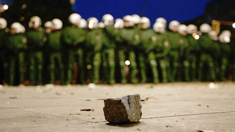 "Krawall-Opfer" sind in der Pflicht, bei der Polizei Strafanzeige zu stellen und umgehend ihren Versicherer zu informieren. 