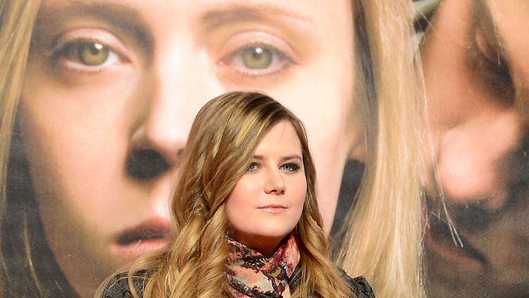 Natascha Kampusch schweigt auf dem roten Teppich vor der Film-Premiere. 