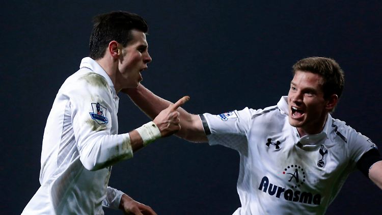 Tor in letzter Minute: Tottenhams Gareth Bale, links, dreht ab, Jan Vertonghen freut sich ebenso.