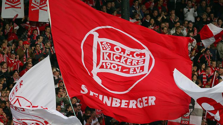 Sie bleiben, egal was passiert: Offenbachs Fans auf dem Bieberer Berg.