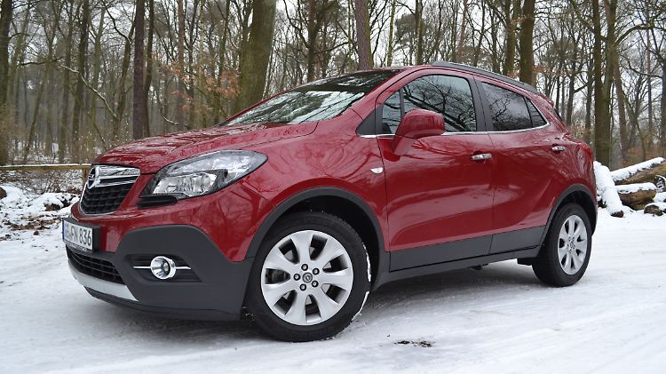Trotzdem der Mokka auf der Plattform des Corsa ruht, wirkt er keineswegs klein.