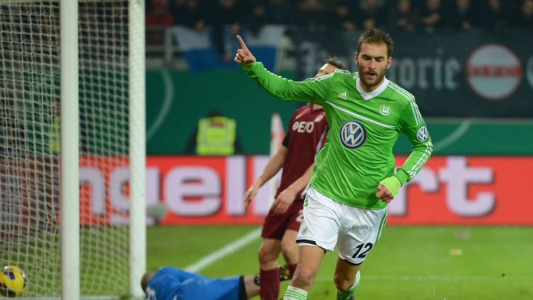 Bas Dost erzielte das 2:0 für Wolfsburg. Danach kam Offenbach noch einmal heran, aber nicht mehr zurück.