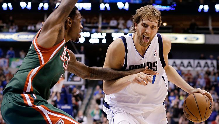 Dir Nowitzki im Duell mit Larry Sanders.