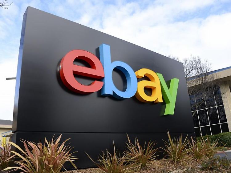 Ebay ist rechtlich verpflichtet, eindeutige Fotos von der Seite zu nehmen, sobald die gemeldet werden. Das Unternehmen soll dem nicht immer nachgekommen sein.